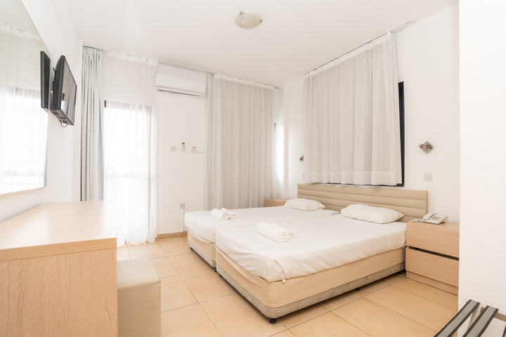 Room 16 of 39