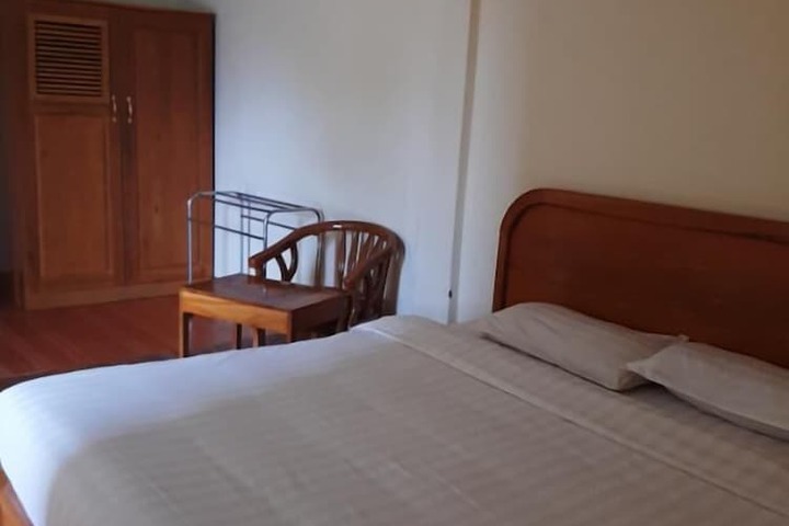 Room 6 of 23