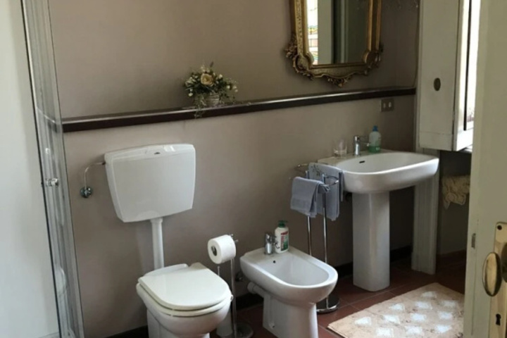 Room 8 of 18