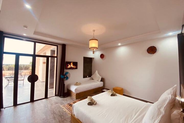 Room 34 of 153
