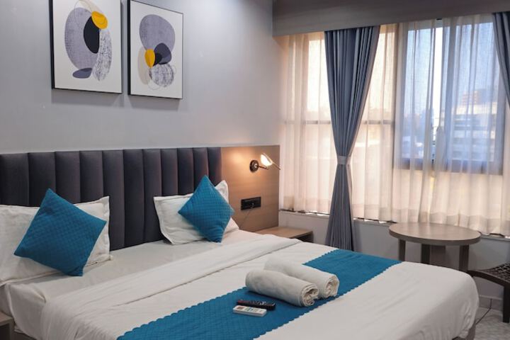 Room 10 of 18