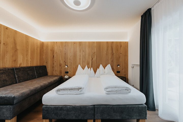Room 15 of 76