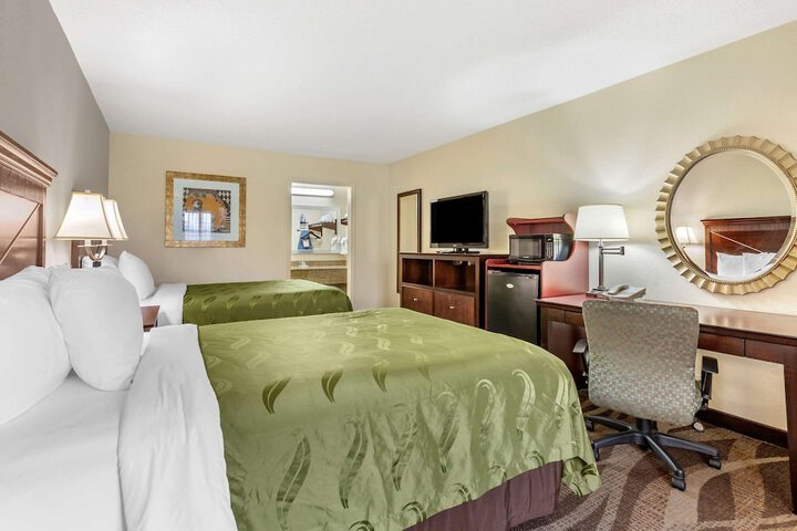 2 Double Beds (5 of 7)