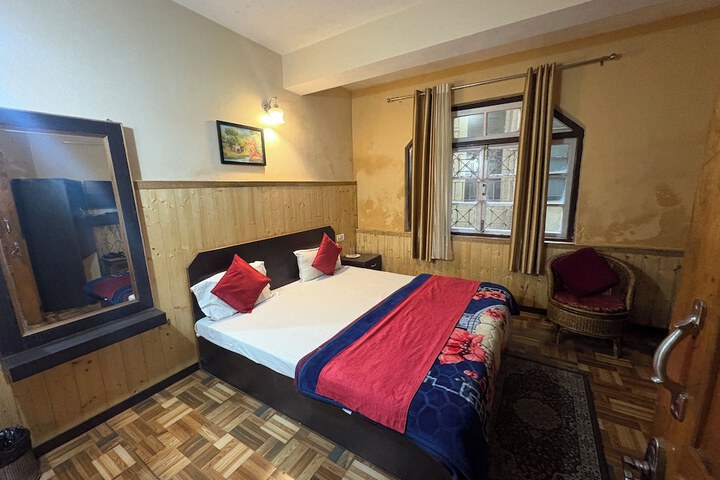 Room 8 of 40