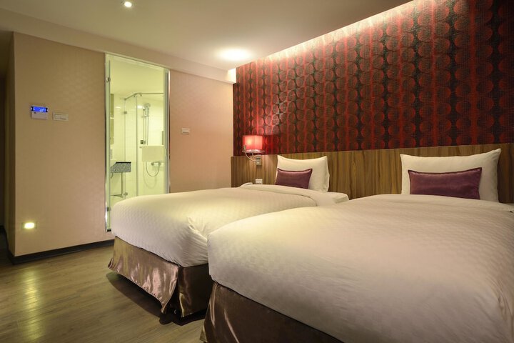 Room 12 of 40