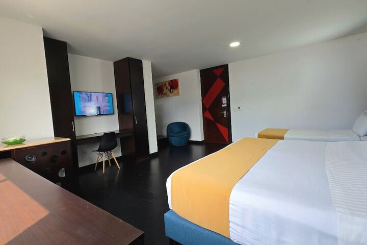 Room 5 of 16