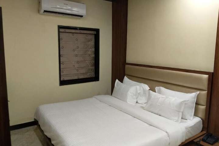Room 2 of 37