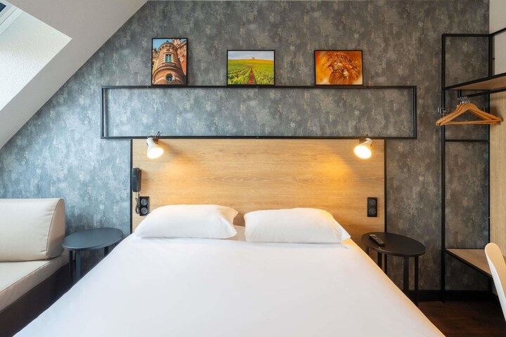 Room 45 of 97