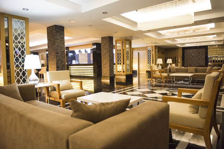 Entrance & Lobby