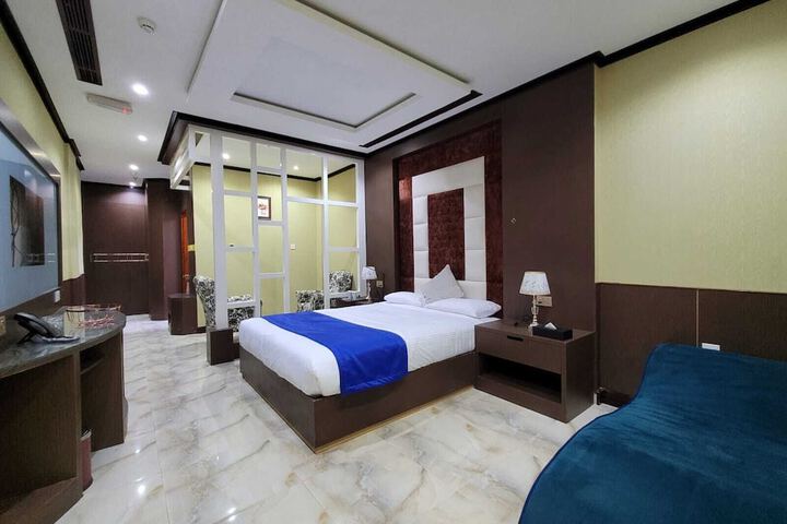 Room 17 of 41