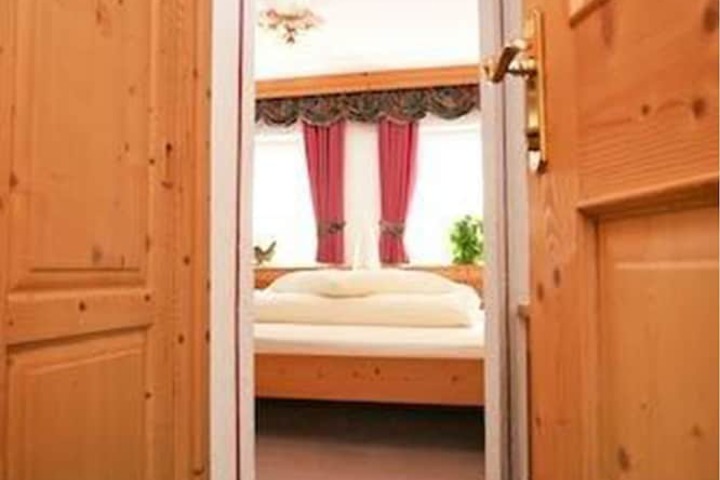 Room 4 of 19