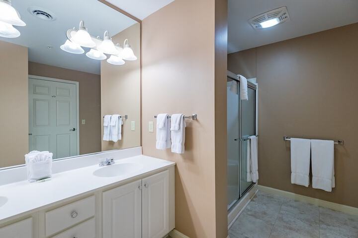1 Bedroom Suite Queen Bed (4 of 39)