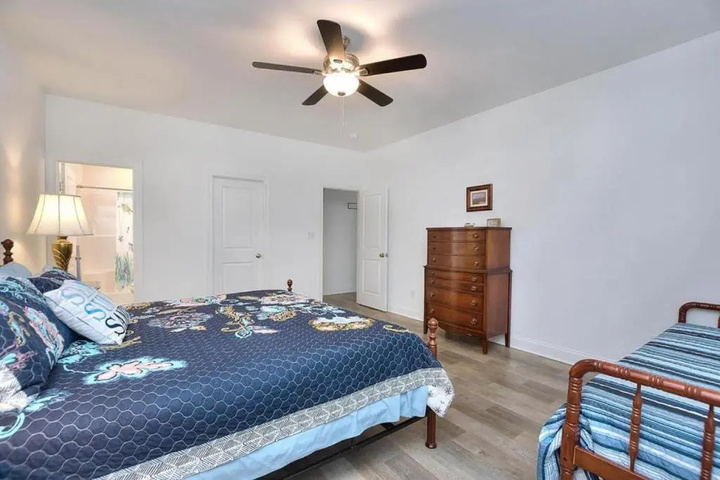 Room 4 of 5
