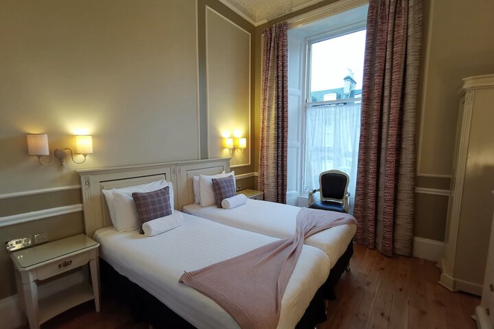 Room 32 of 74
