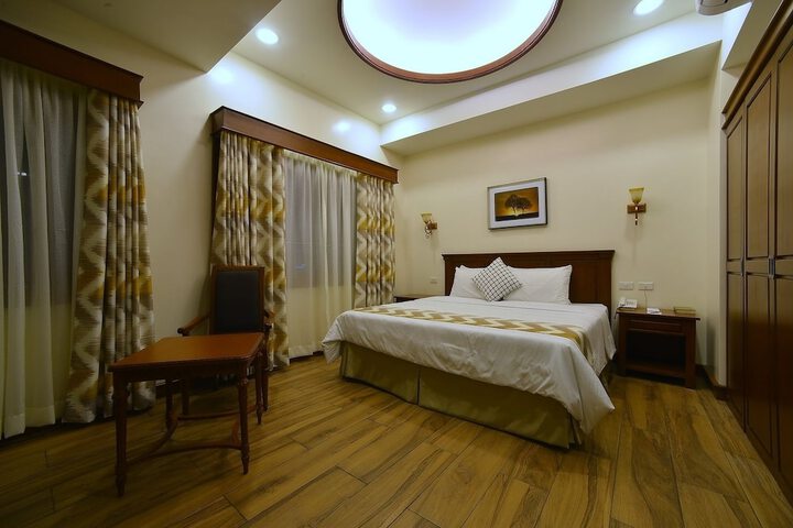 Room 14 of 90