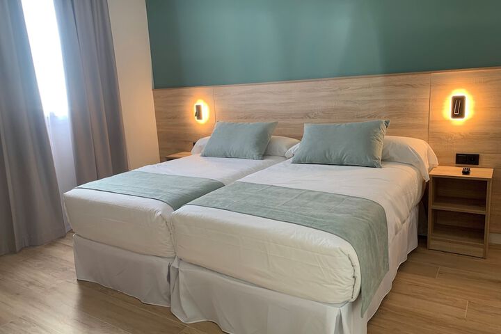 Room 4 of 18