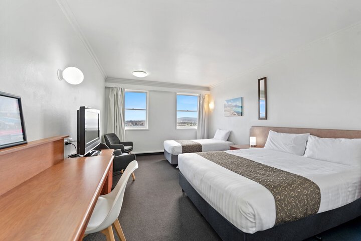 Room 6 of 33