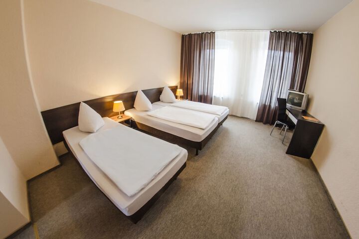Room 7 of 28