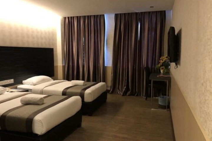 Room 13 of 32