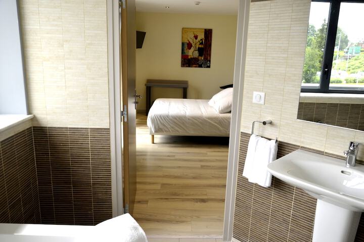 Room 9 of 42