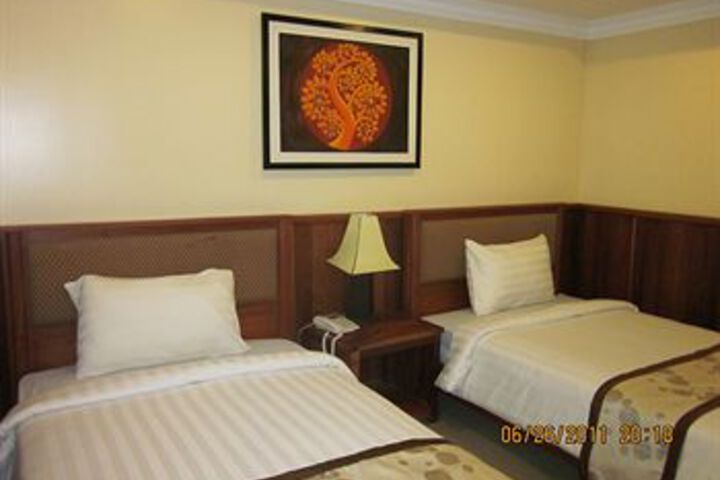 Room 10 of 36