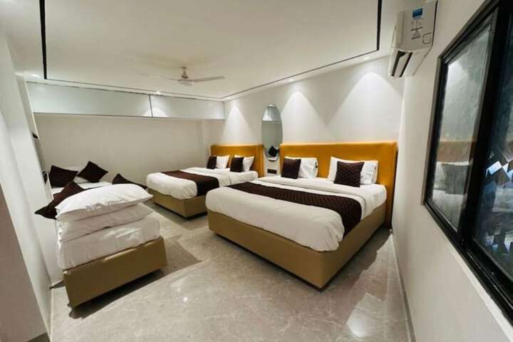Room 7 of 19