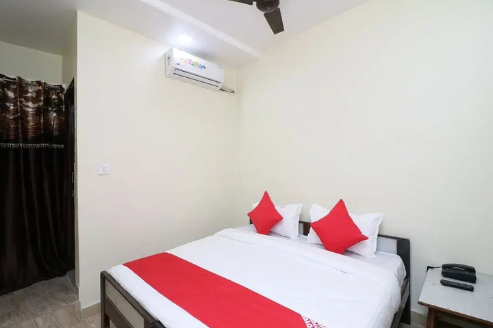 Room 5 of 11