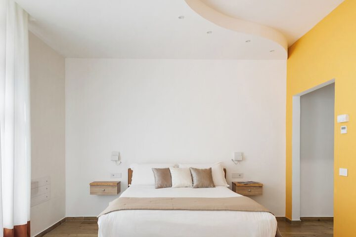 Room 15 of 77