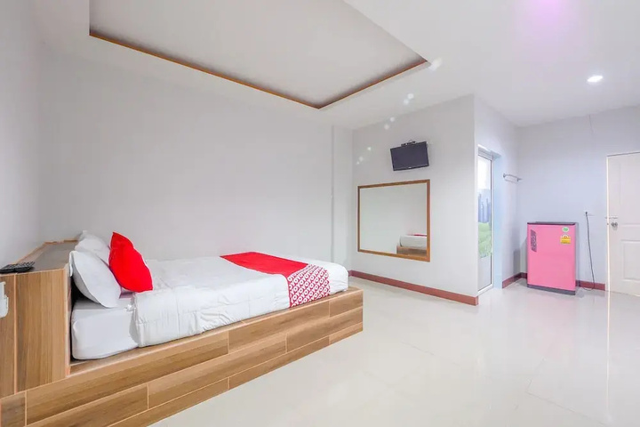 Room 6 of 14