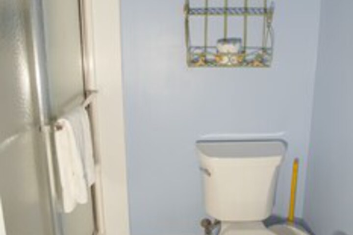 Room 16 of 253