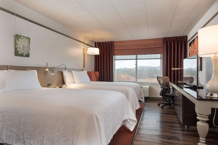 2 Double Beds (7 of 9)