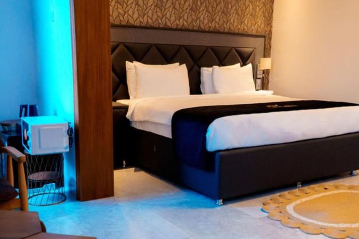 Room 9 of 21