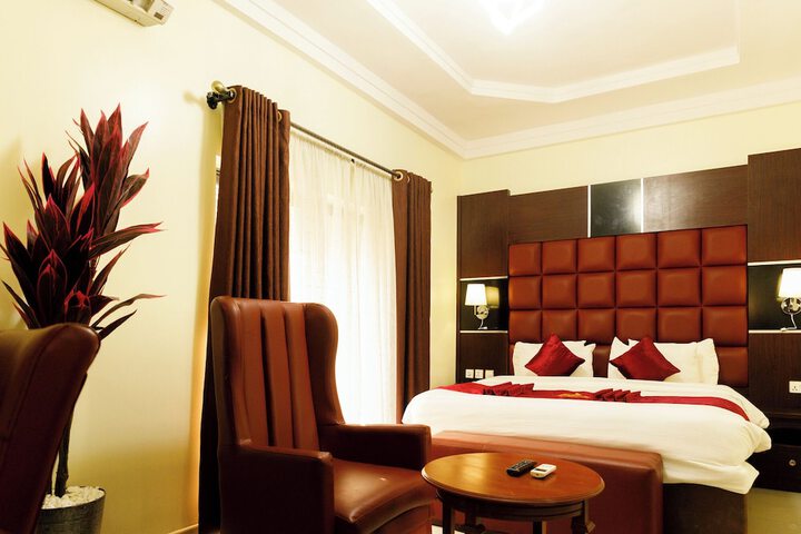 Room 9 of 35
