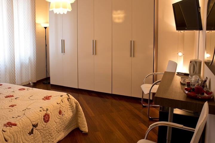 Room 2 of 43