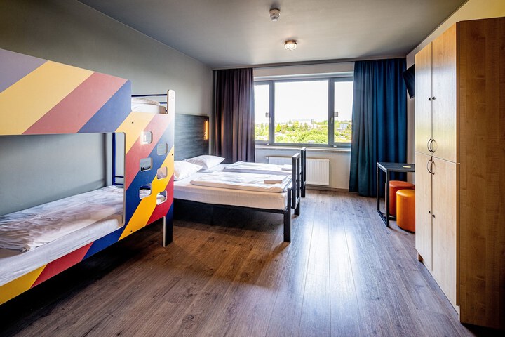 Room 6 of 32