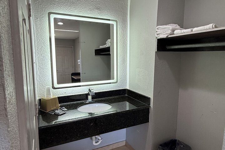 Room 17 of 22