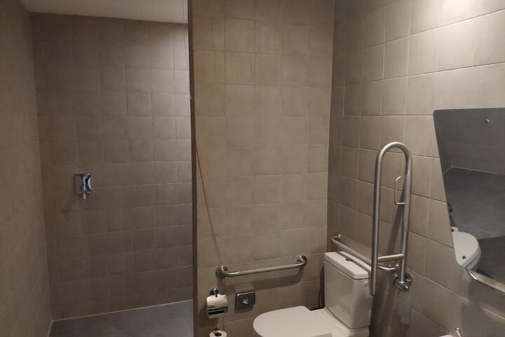 Room 34 of 112