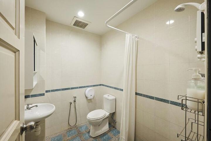 Room 9 of 25