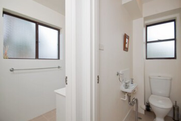 Room 6 of 13