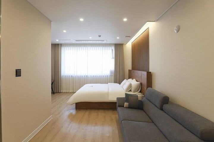 Room 3 of 92