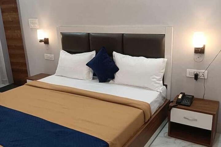 Room 2 of 8