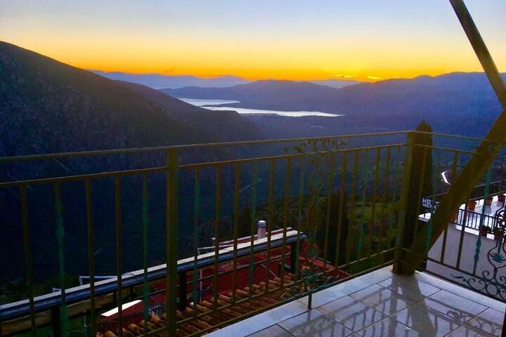 Room 21 of 54