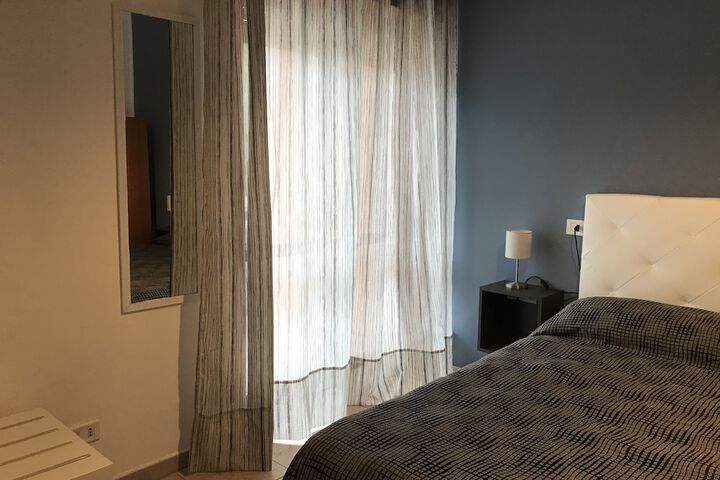 Room 7 of 32