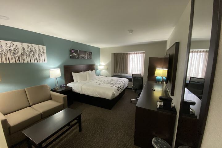 1 King Bed Accessible (15 of 15)