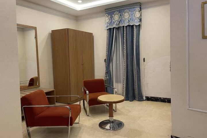 Room 11 of 114