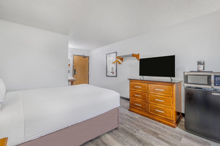 Room 11 of 27