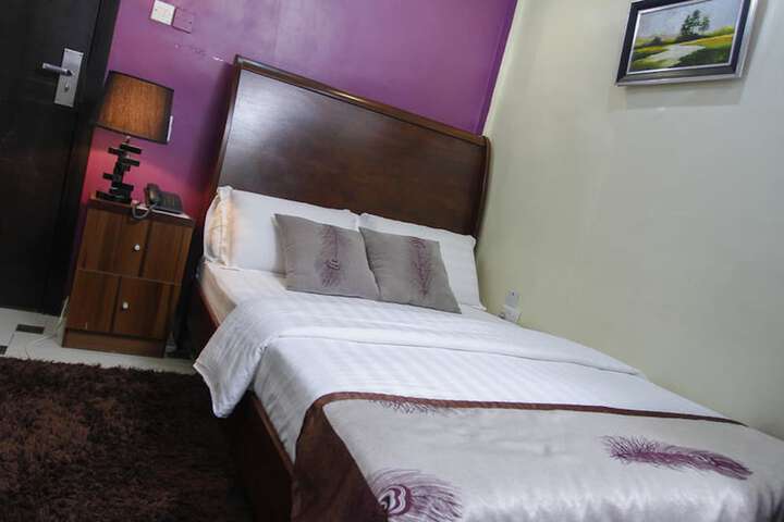 Room 6 of 29