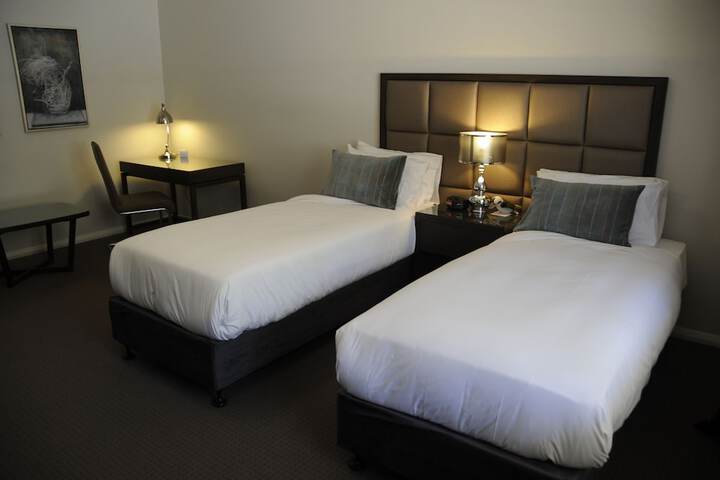 Room 8 of 27