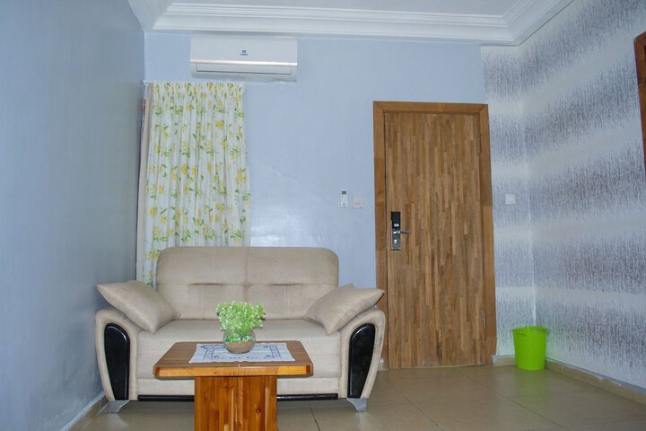 Room 9 of 20