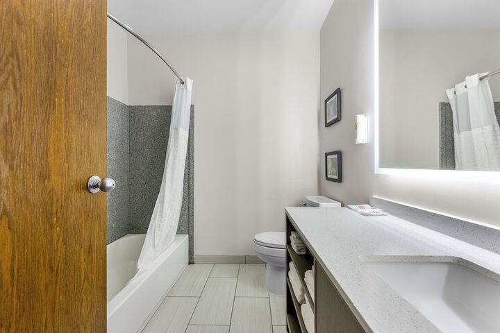 Room 32 of 64